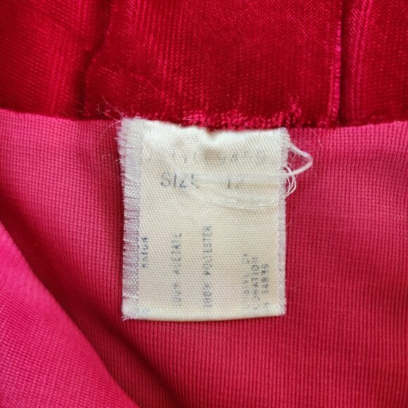 Vintage Opera Coat Red Velvet 12 White Pearly Buttons Quilted Soft Classy Long - Picture 11 of 14